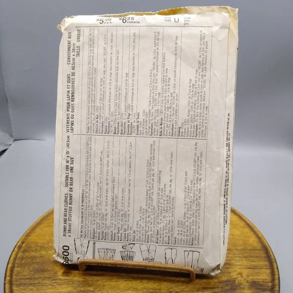 UNCUT Vintage Craft Sewing PATTERN Simplicity 8600, Bunny and Bear Clothes for 1 - Picture 2 of 3